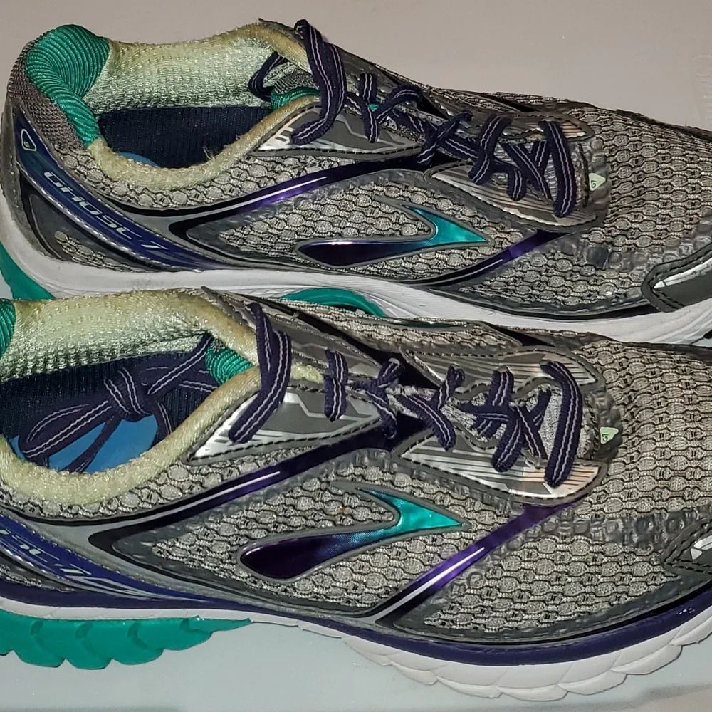 Brooks womens running shoe